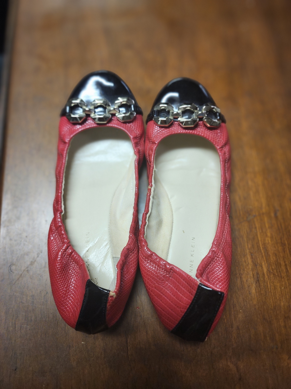 Anne Klein Red and Black Chain-Trim Ballet Flats Sz 9